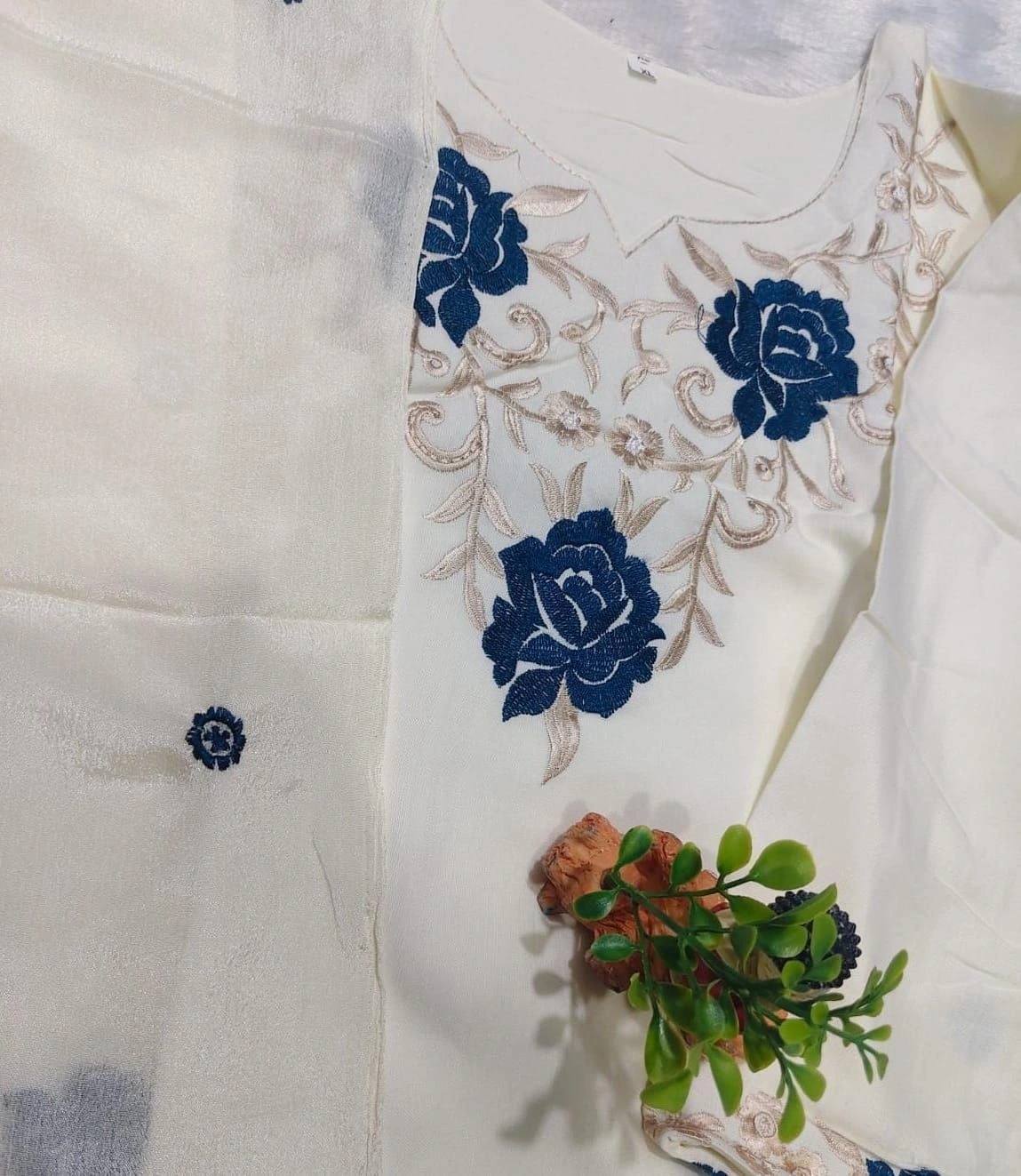 Pure fine silky slub fabric 🪡🧶 heavy embroidery  Kurti with Pant with heavy embroidery chanderi silk fabric Dupatta* 4