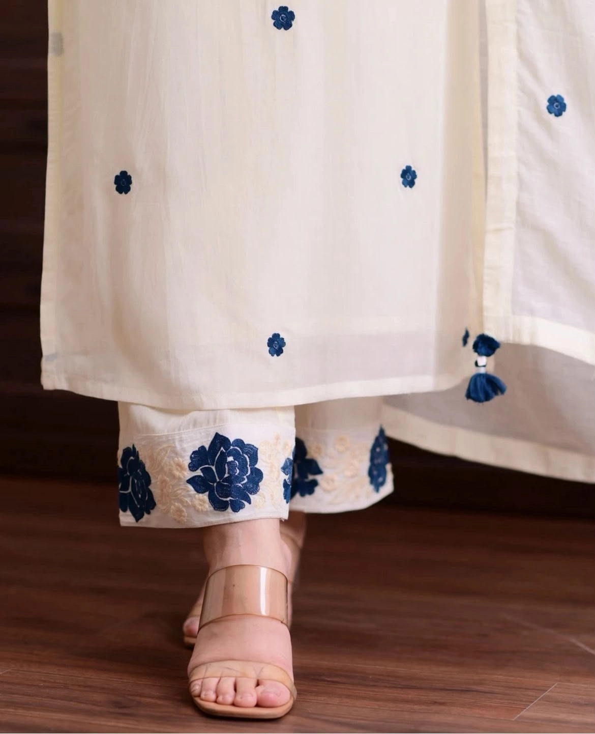 Pure fine silky slub fabric 🪡🧶 heavy embroidery  Kurti with Pant with heavy embroidery chanderi silk fabric Dupatta* 5
