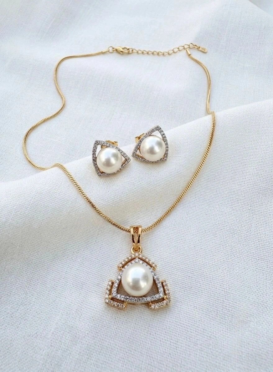 AD Pearl Pendant Set 1