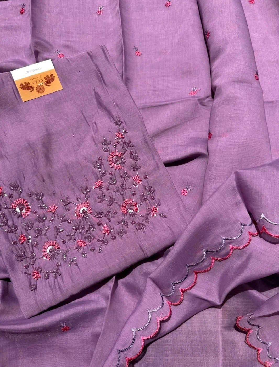 Cotton suit with grab neck work