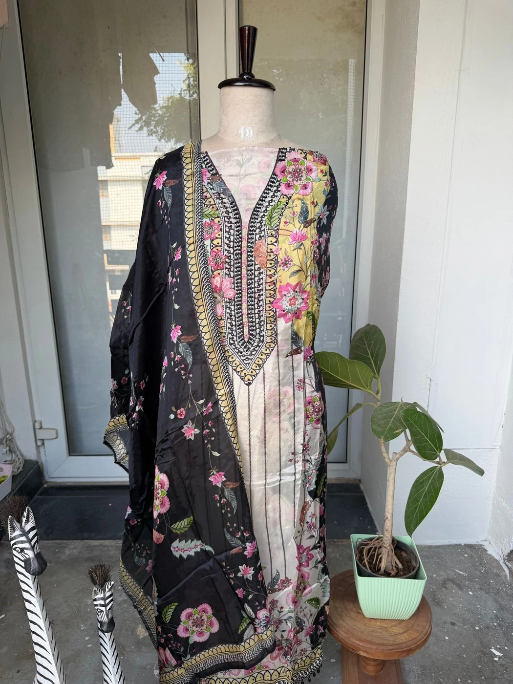 Glass organza pakisthani printed unstitched suit set 1