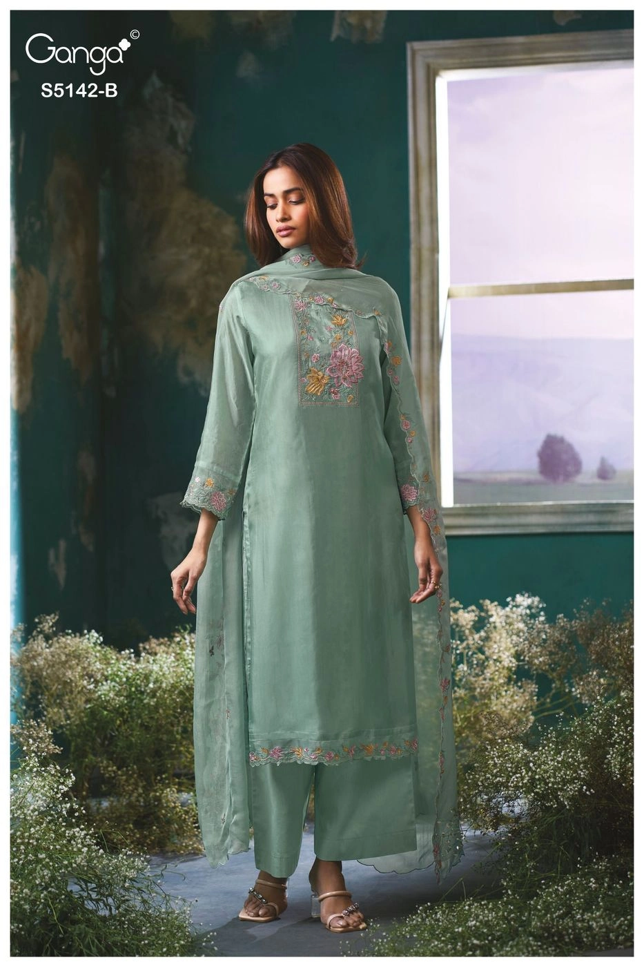 Ganga-Brialyn
S5142(Rs.2650 per piece: total 2 piece) 2