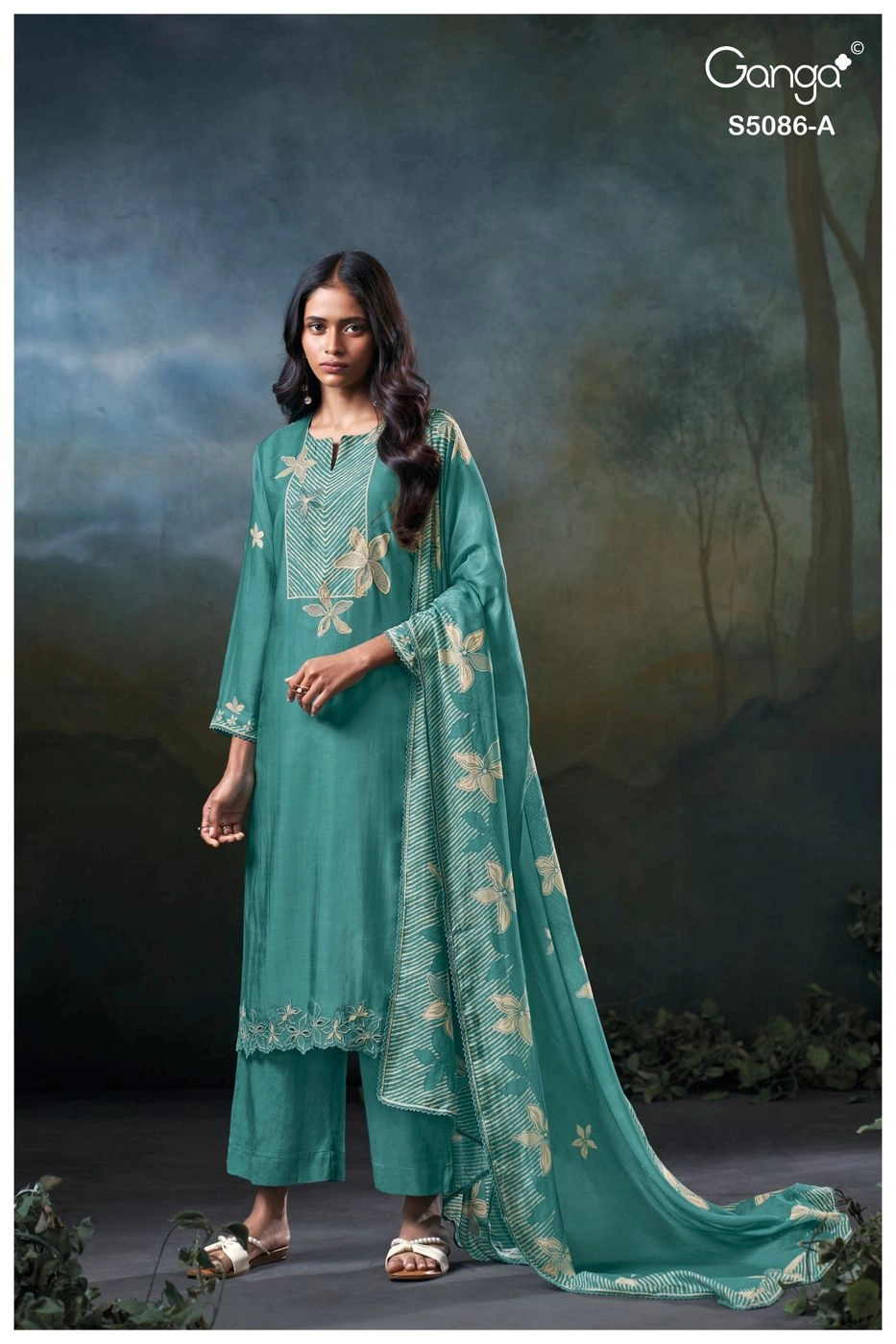 Ganga-Givanna
S5086(Rs.2090 per piece: total 2 piece) 2