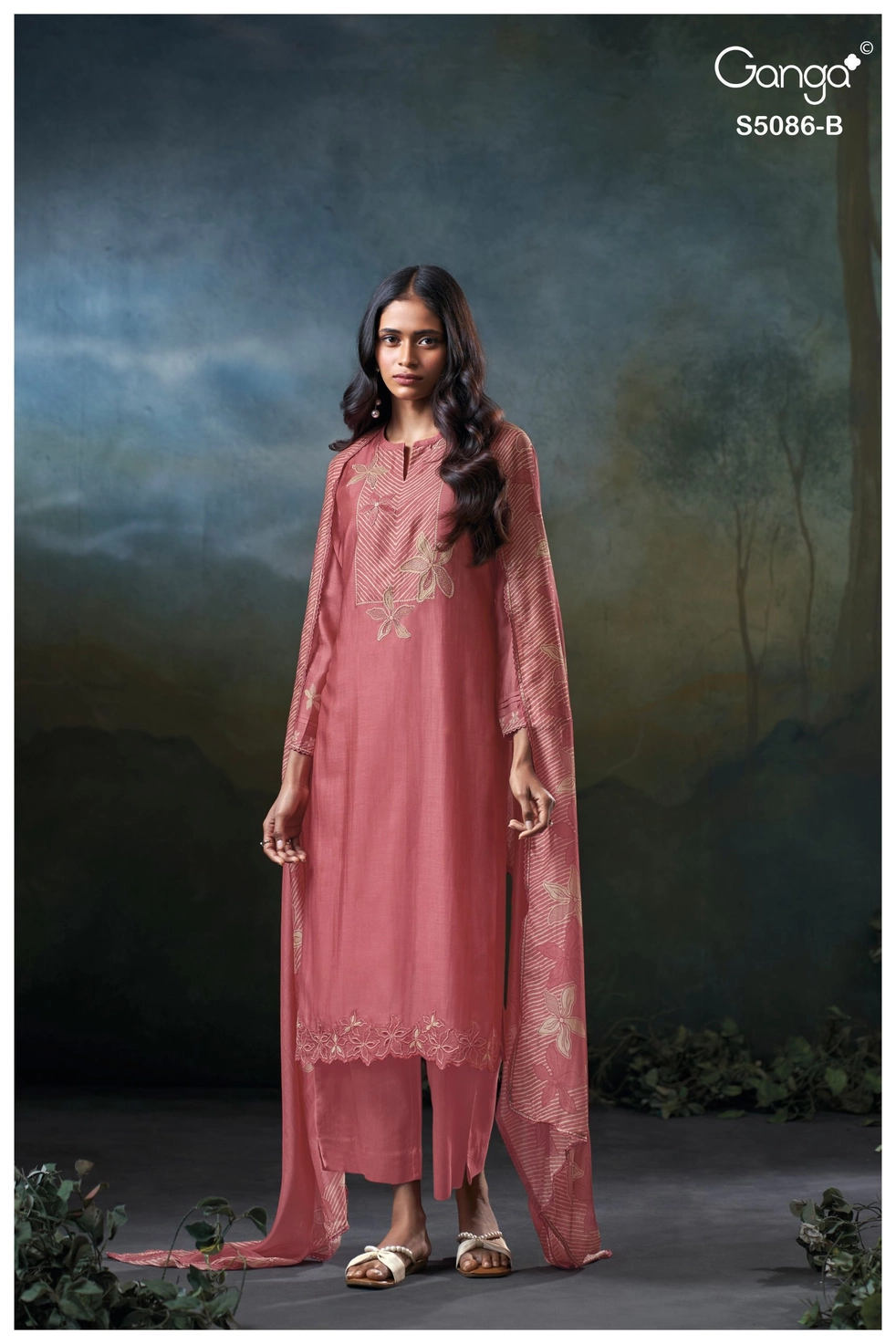 Ganga-Givanna
S5086(Rs.2090 per piece: total 2 piece) 4