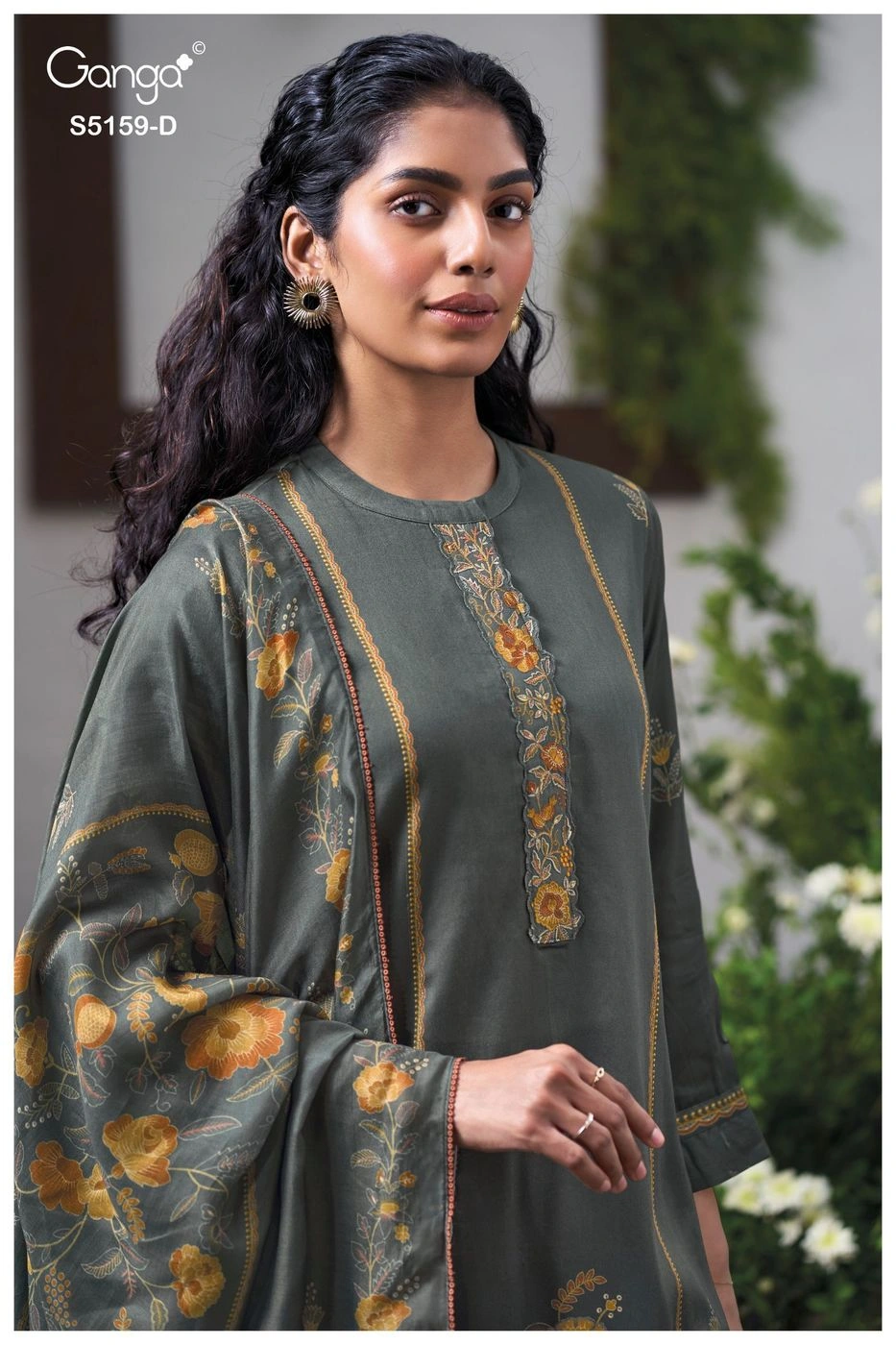 Ganga-Sukriti
S5159(Rs.1760 per piece: total 4 piece) 1