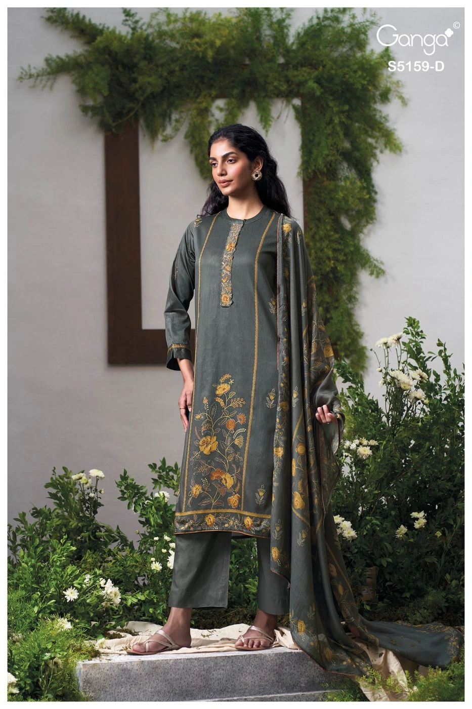Ganga-Sukriti
S5159(Rs.1760 per piece: total 4 piece) 2
