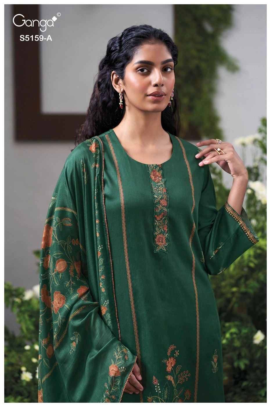 Ganga-Sukriti
S5159(Rs.1760 per piece: total 4 piece) 5