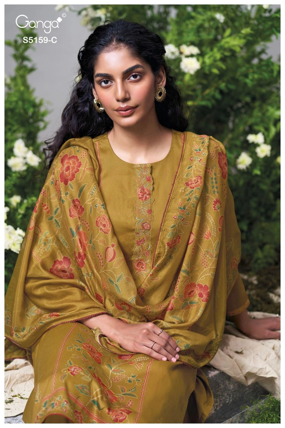 Ganga-Sukriti
S5159(Rs.1760 per piece: total 4 piece) 7