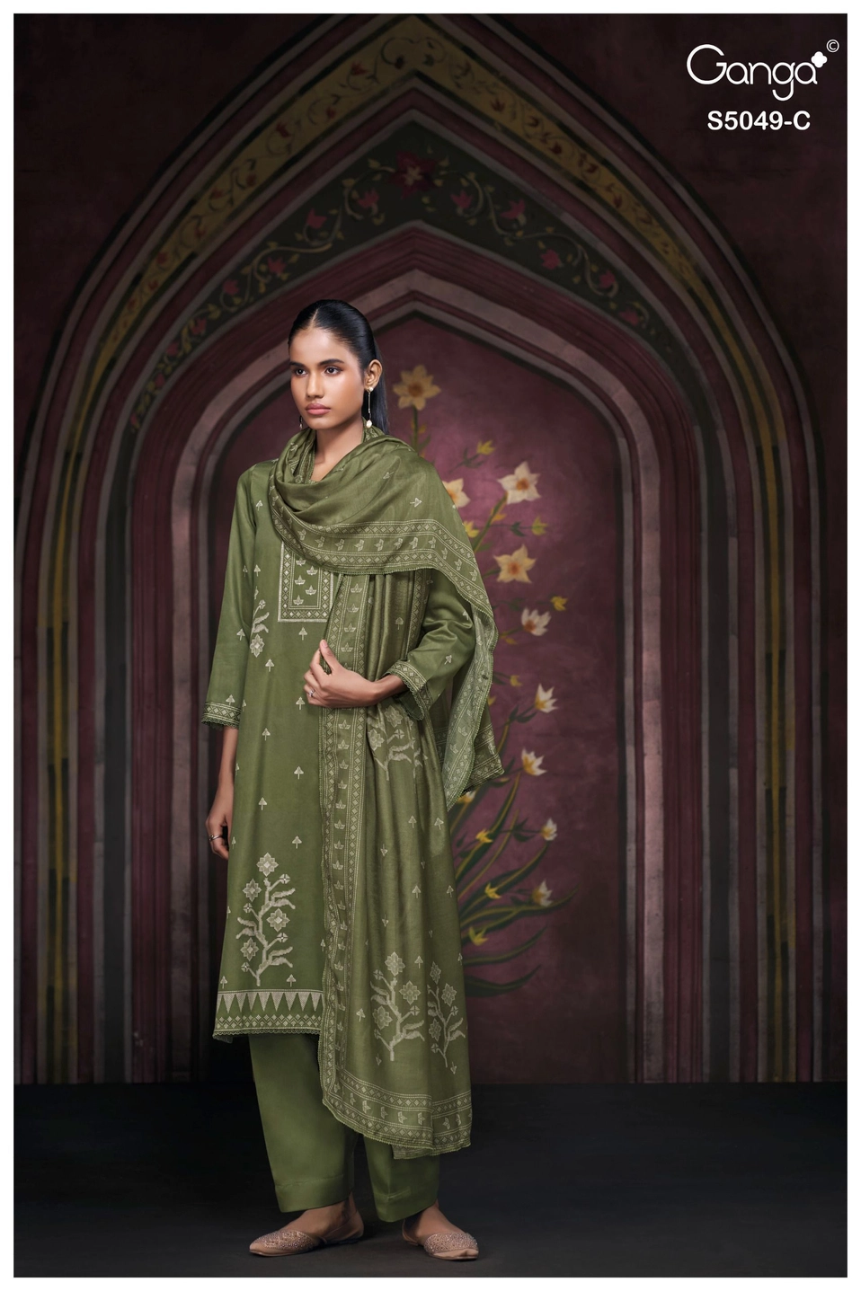 Ganga-Jolie
S5049(Rs.1760 per piece: total 4 piece) 2