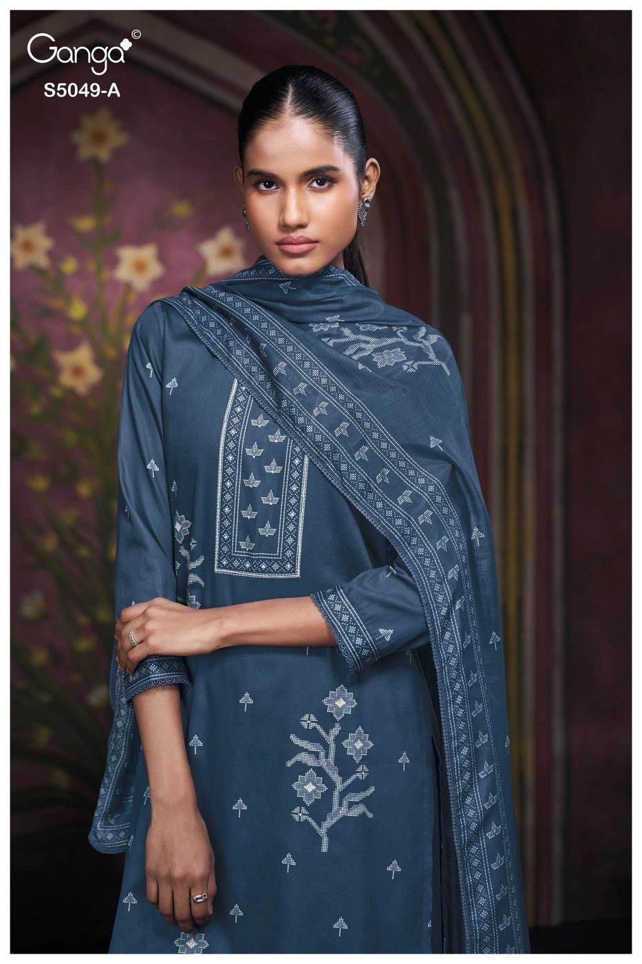 Ganga-Jolie
S5049(Rs.1760 per piece: total 4 piece) 3