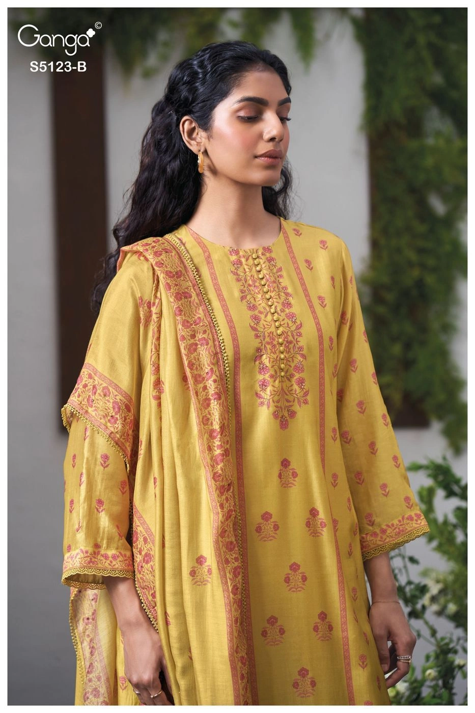 Ganga-Ahsaas
S5123(Rs.2110 per piece: total 2 piece) 3
