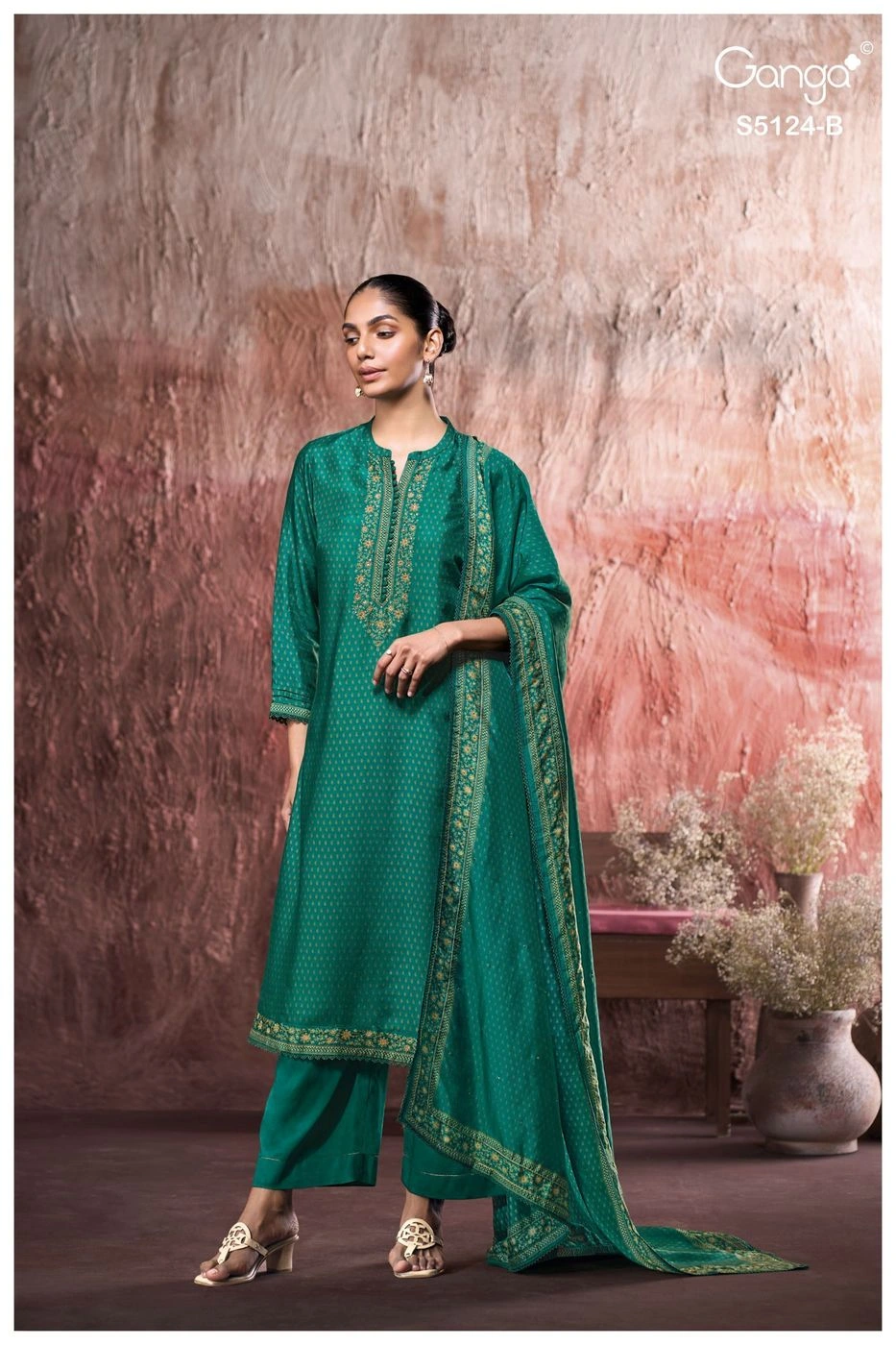 Ganga-Nitanshi
S5124(Rs.2350 per piece: total 2 piece)