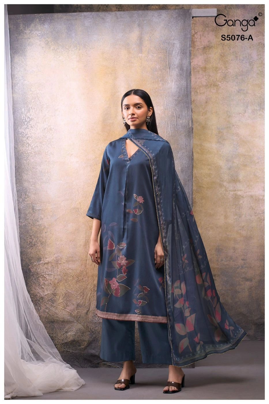 Ganga-Evelia
S5076(Rs.1795 per piece: total 4 piece) 4