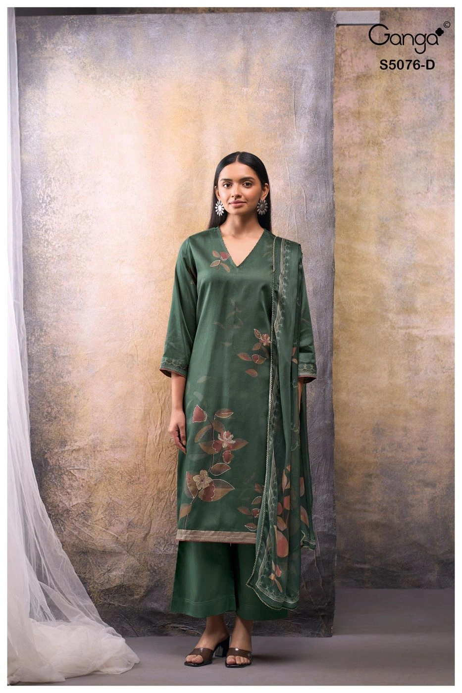 Ganga-Evelia
S5076(Rs.1795 per piece: total 4 piece) 7