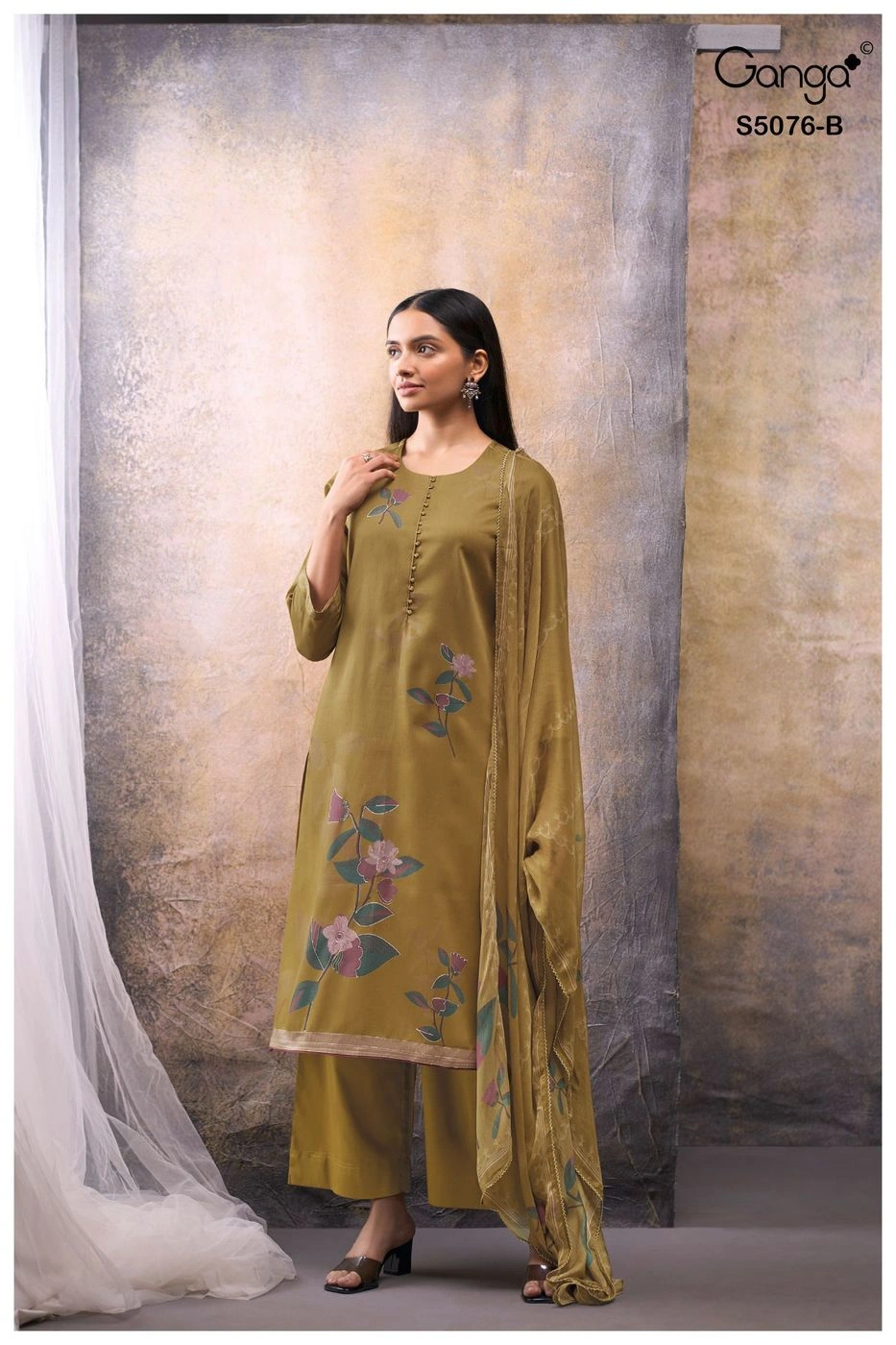 Ganga-Evelia
S5076(Rs.1795 per piece: total 4 piece) 9