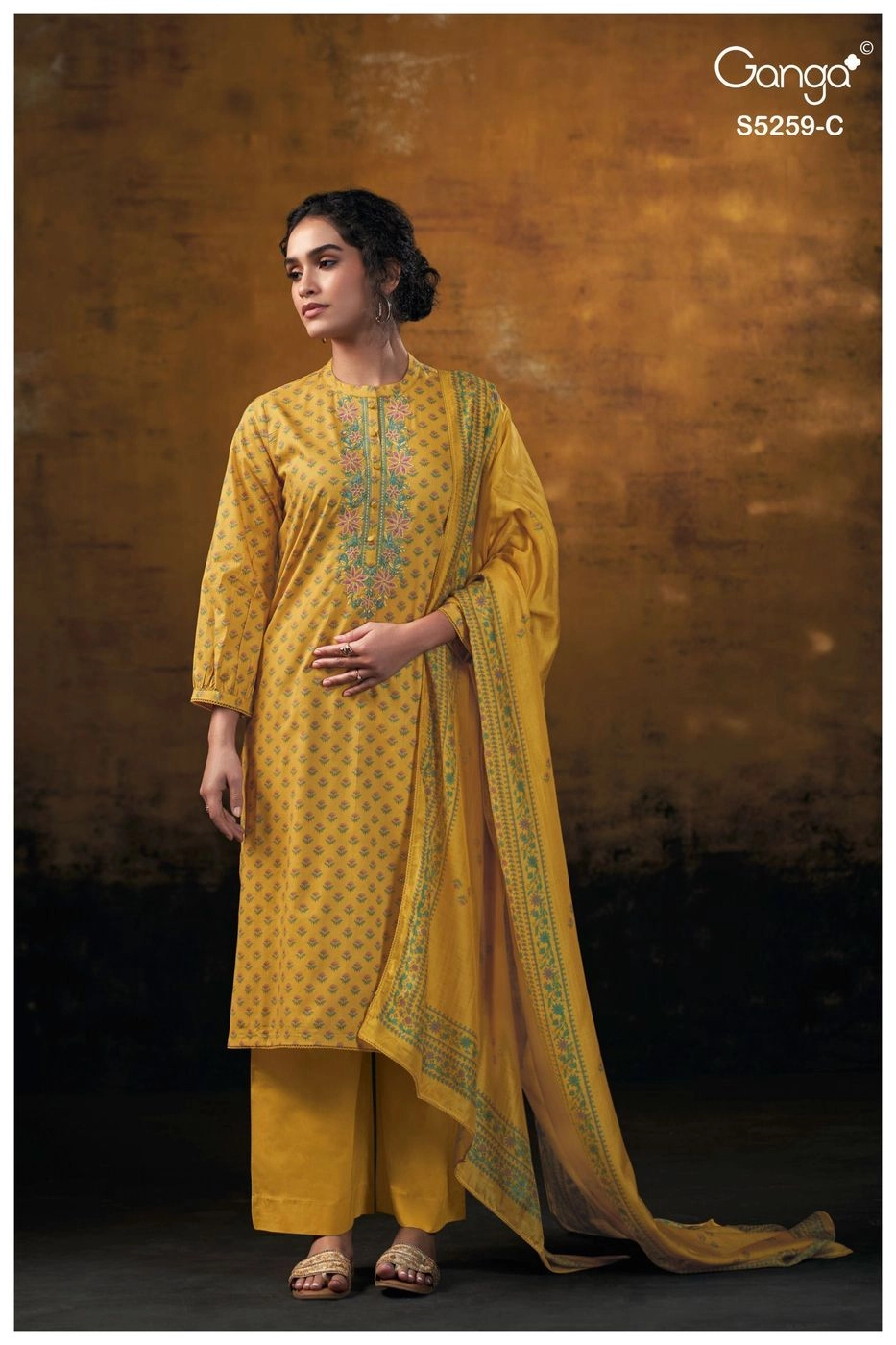 Ganga-Lizzie
S5259(Rs.1795 per piece: total 4 piece) 1