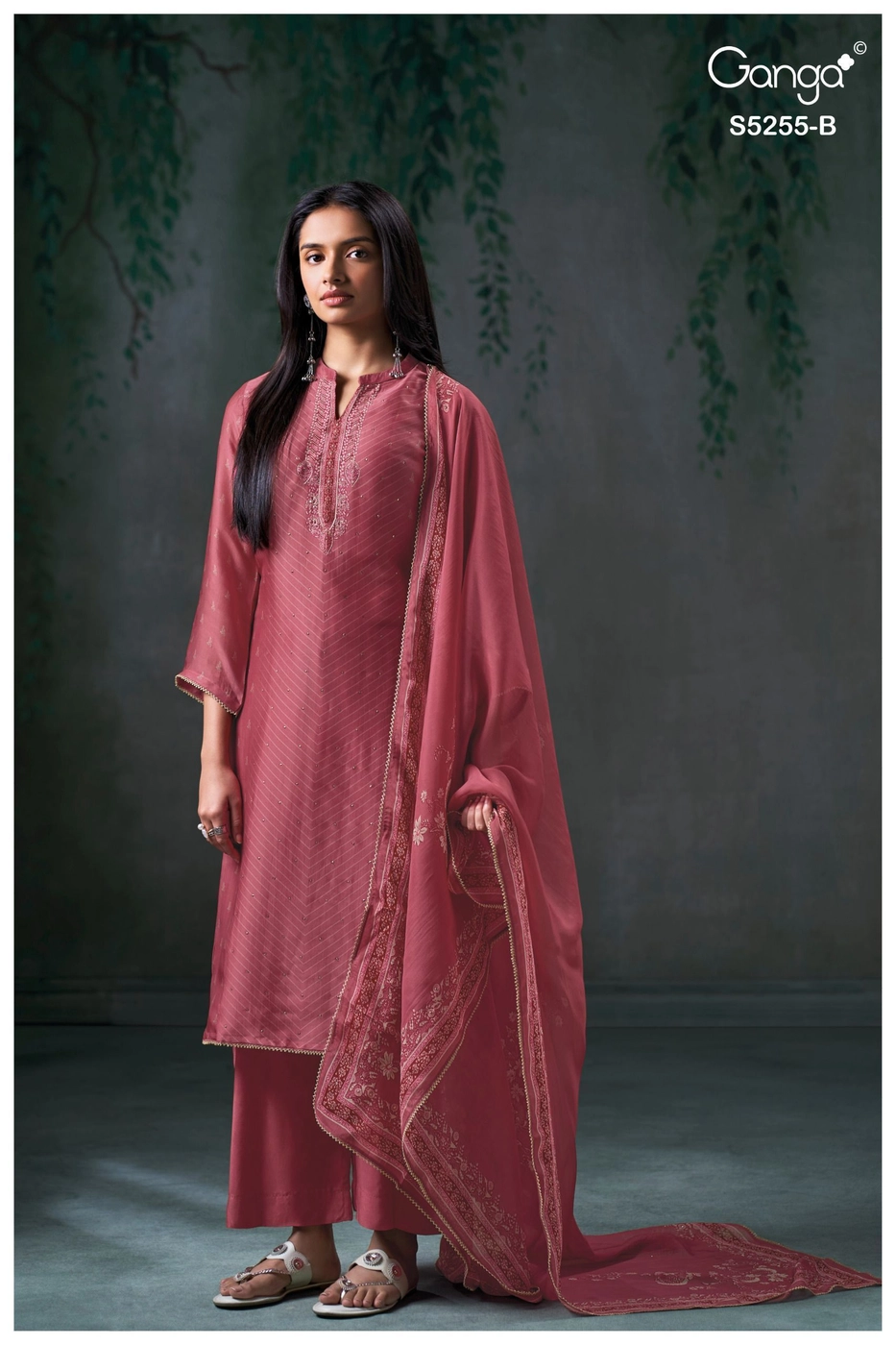 Ganga-Vanea
S5255(Rs.2090 per piece: total 2 piece) 4