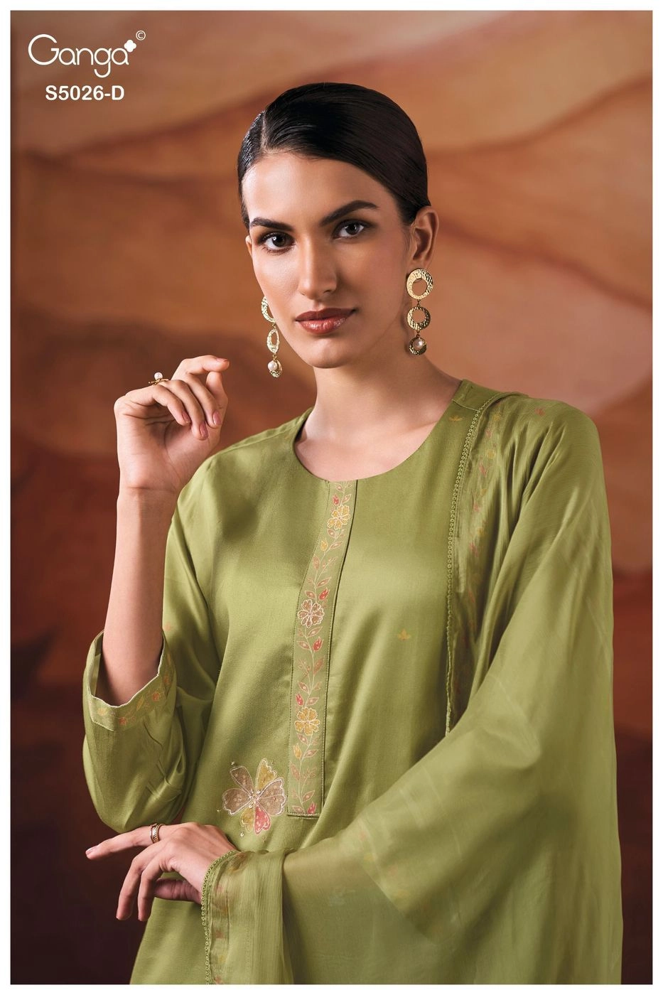 Ganga-Naayira
S5026(Rs.1795 per piece: total 4 piece) 3