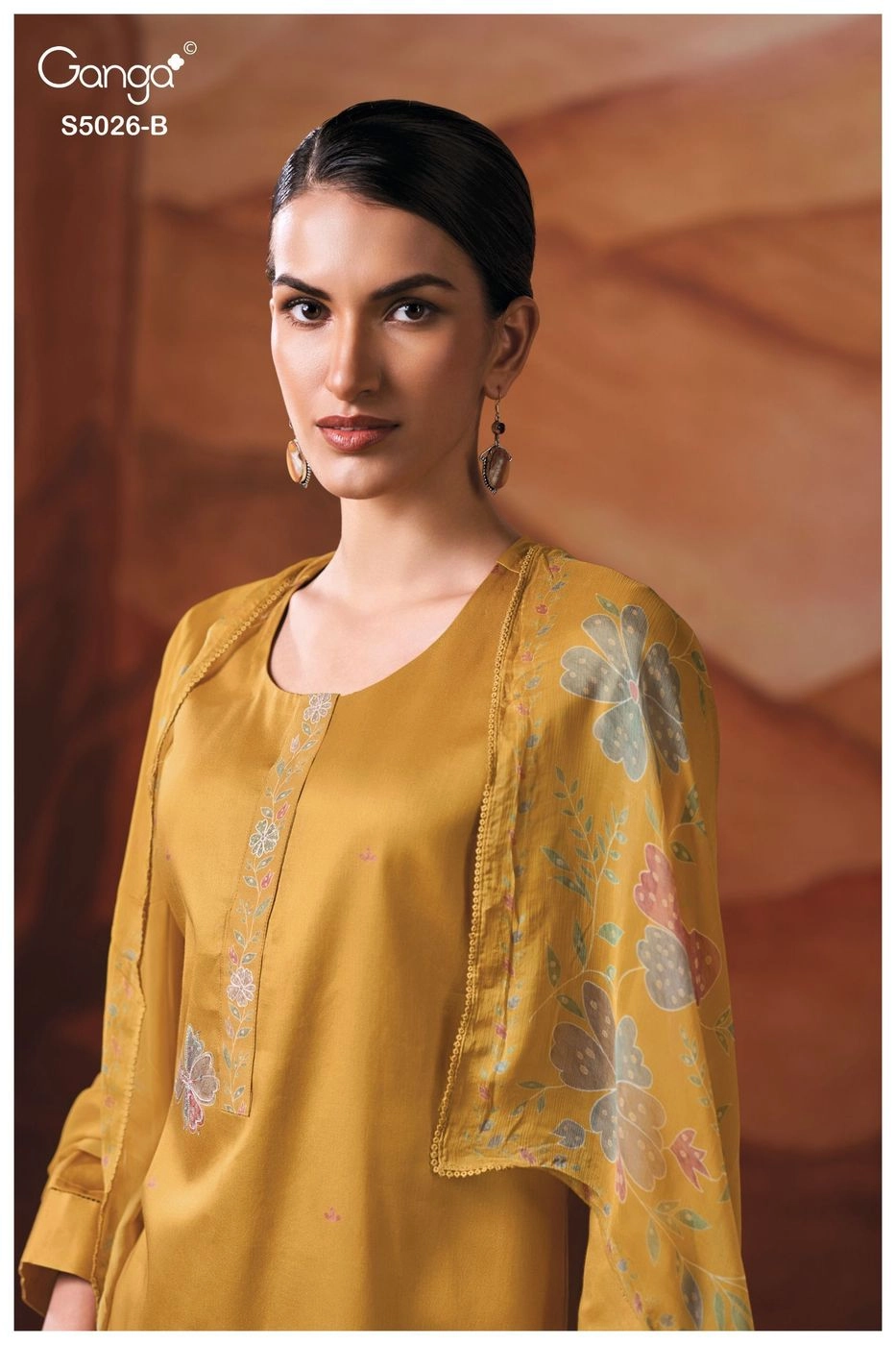 Ganga-Naayira
S5026(Rs.1795 per piece: total 4 piece) 7