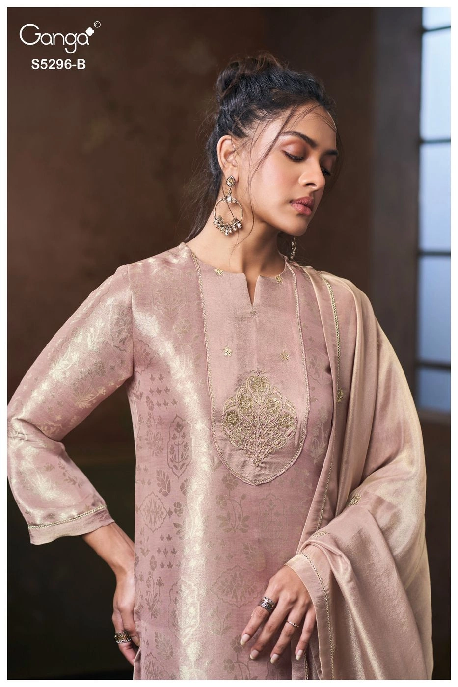 Ganga-Ehana
S5296(Rs.2580 per piece: total 2 piece) 4