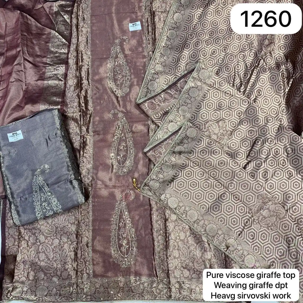 Pure viscose giraffe top
Weaving giraffe dpt
Heavy sirvoski work(1260 per piece: total 2 piece)