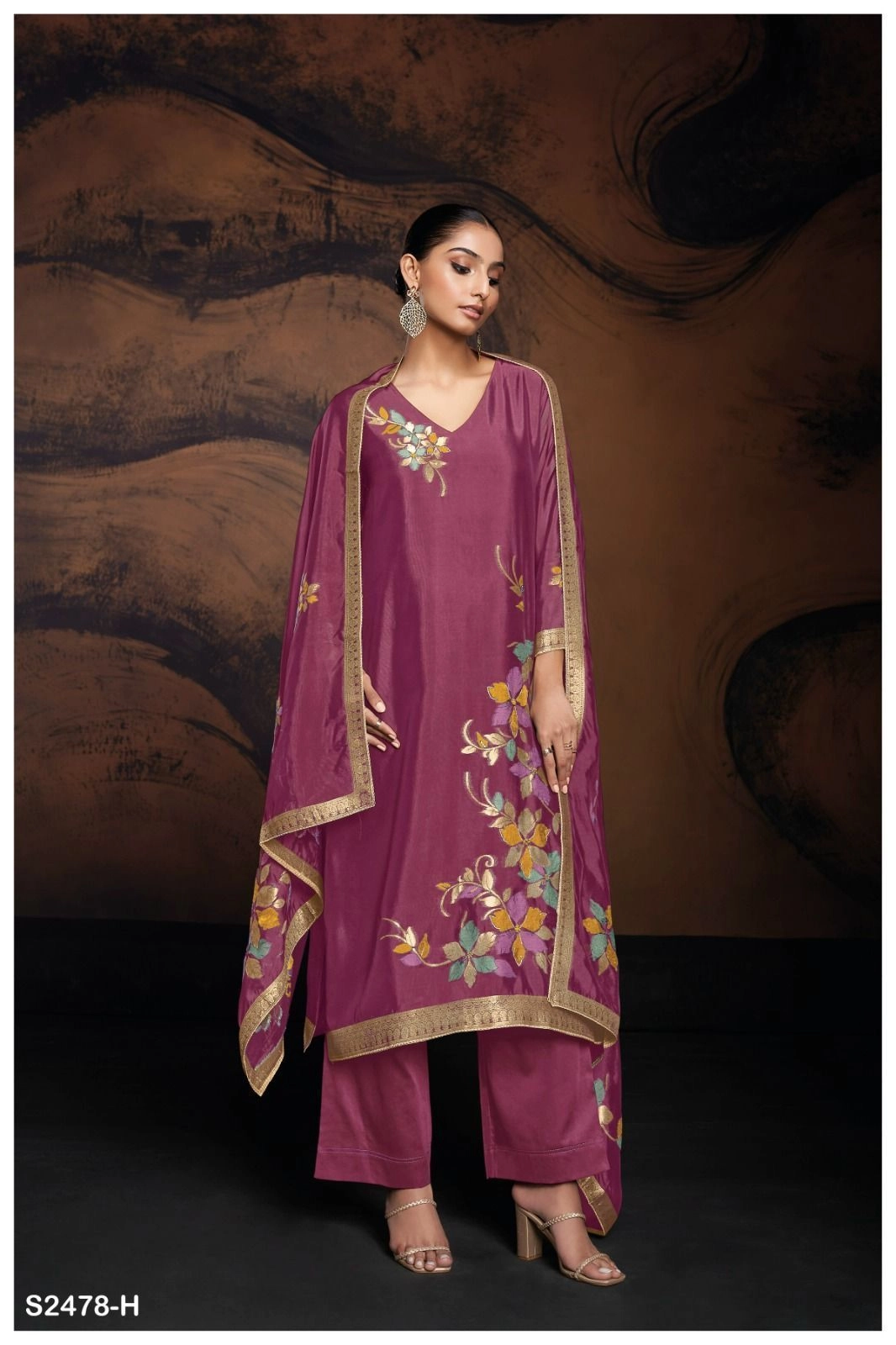 Ganga-Evania
S2478(Rs.2165 per piece: total 8 piece) 17