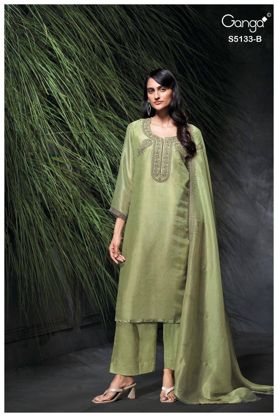 Ganga-Yuliana
S5133(Rs.2650 per piece: total 2 piece) 5