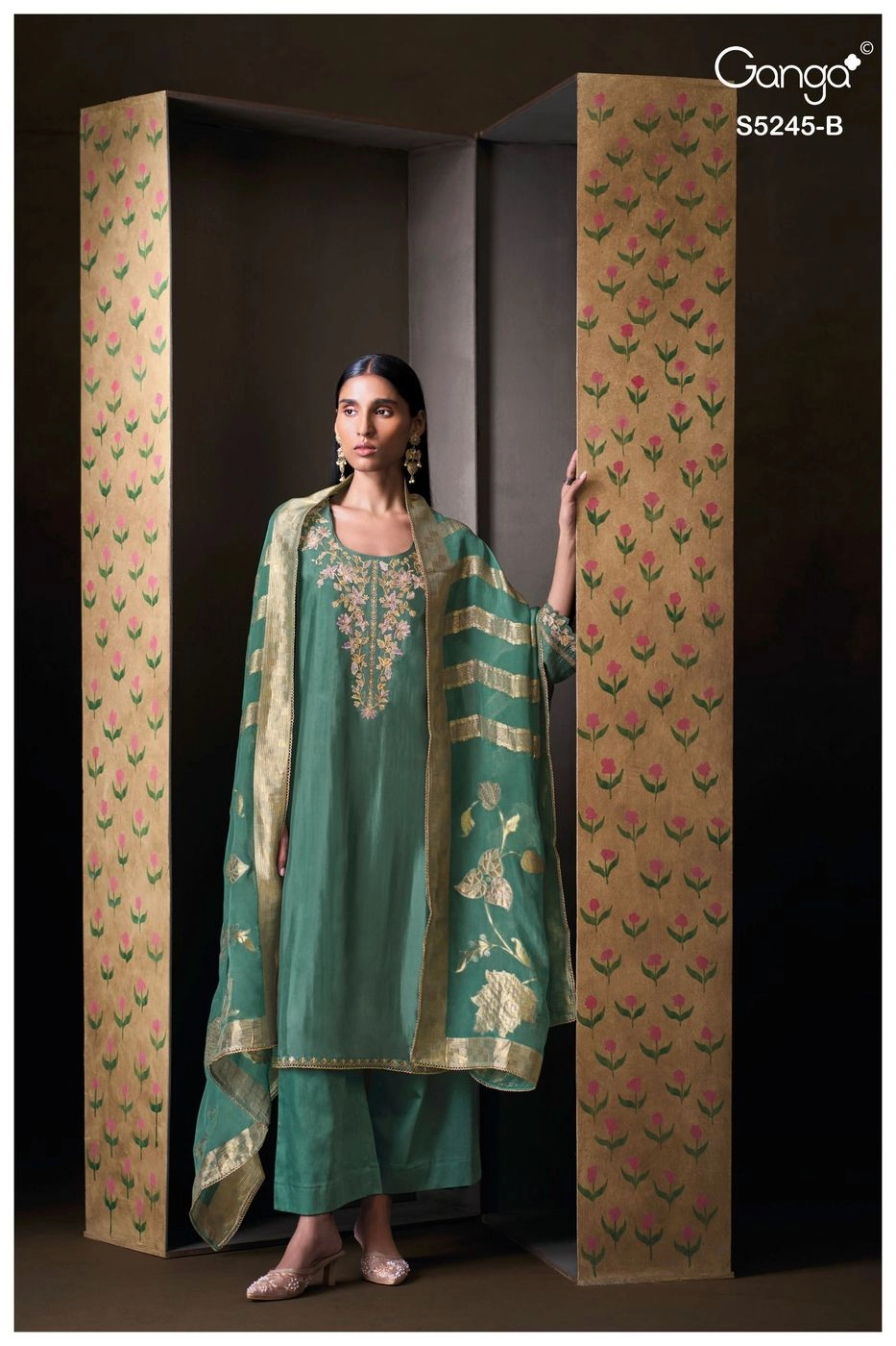 Ganga-Brisaya
S5245(Rs.2650 per piece: total 2 piece) 3