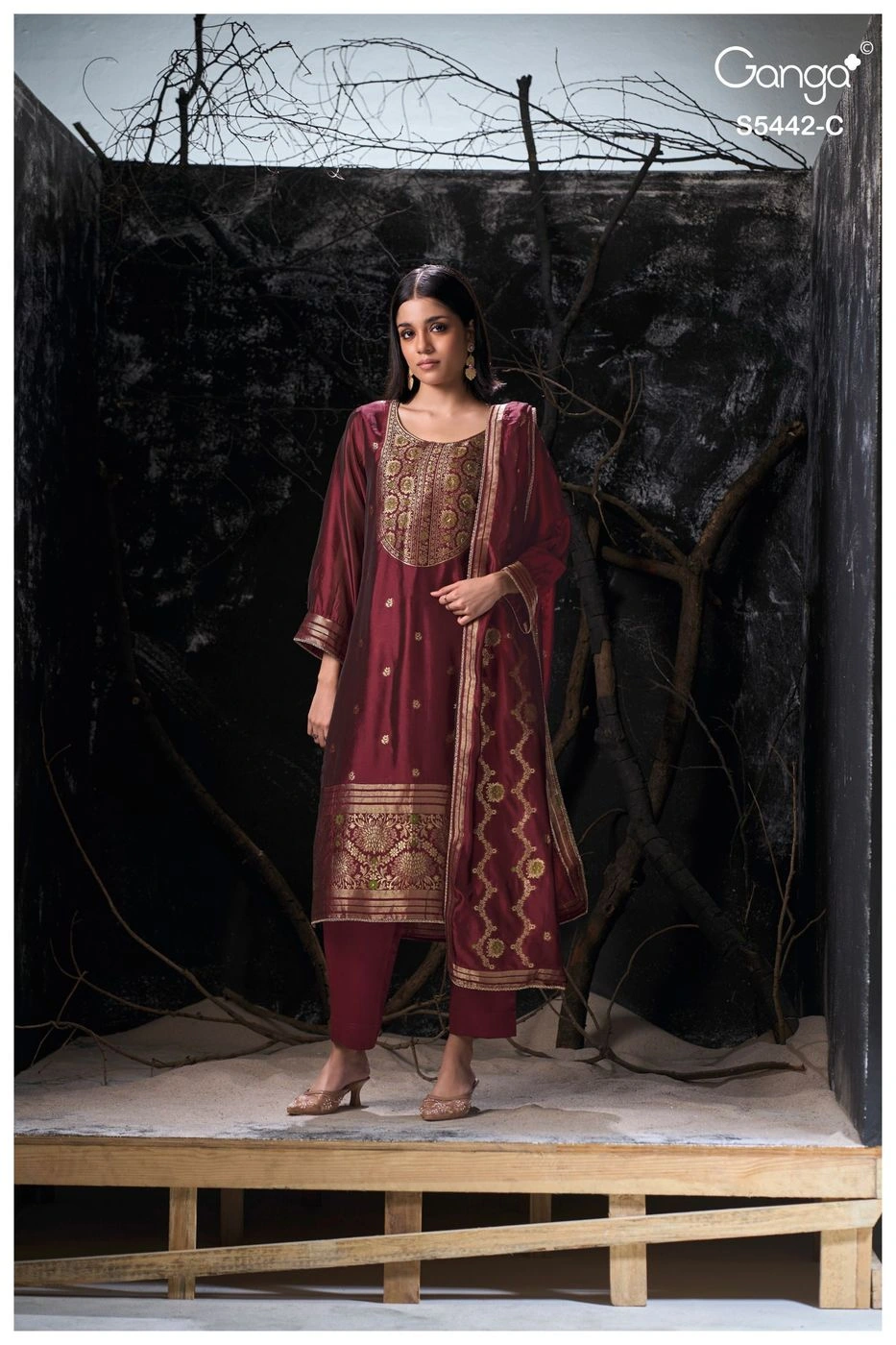 Ganga-Eviara
S5442(Rs.2165 per piece: total 4 piece) 3