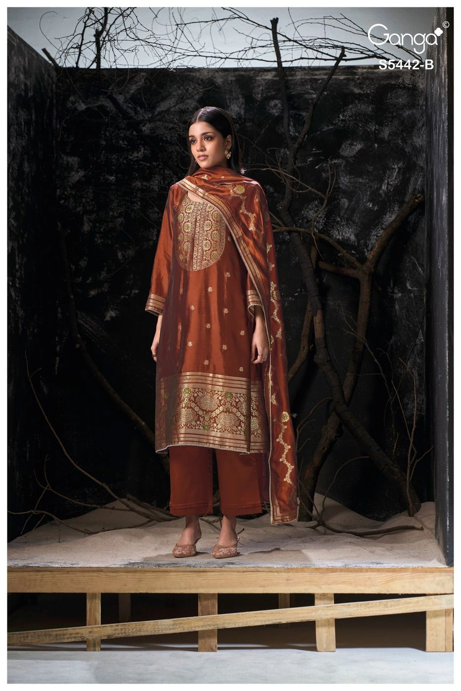 Ganga-Eviara
S5442(Rs.2165 per piece: total 4 piece) 5