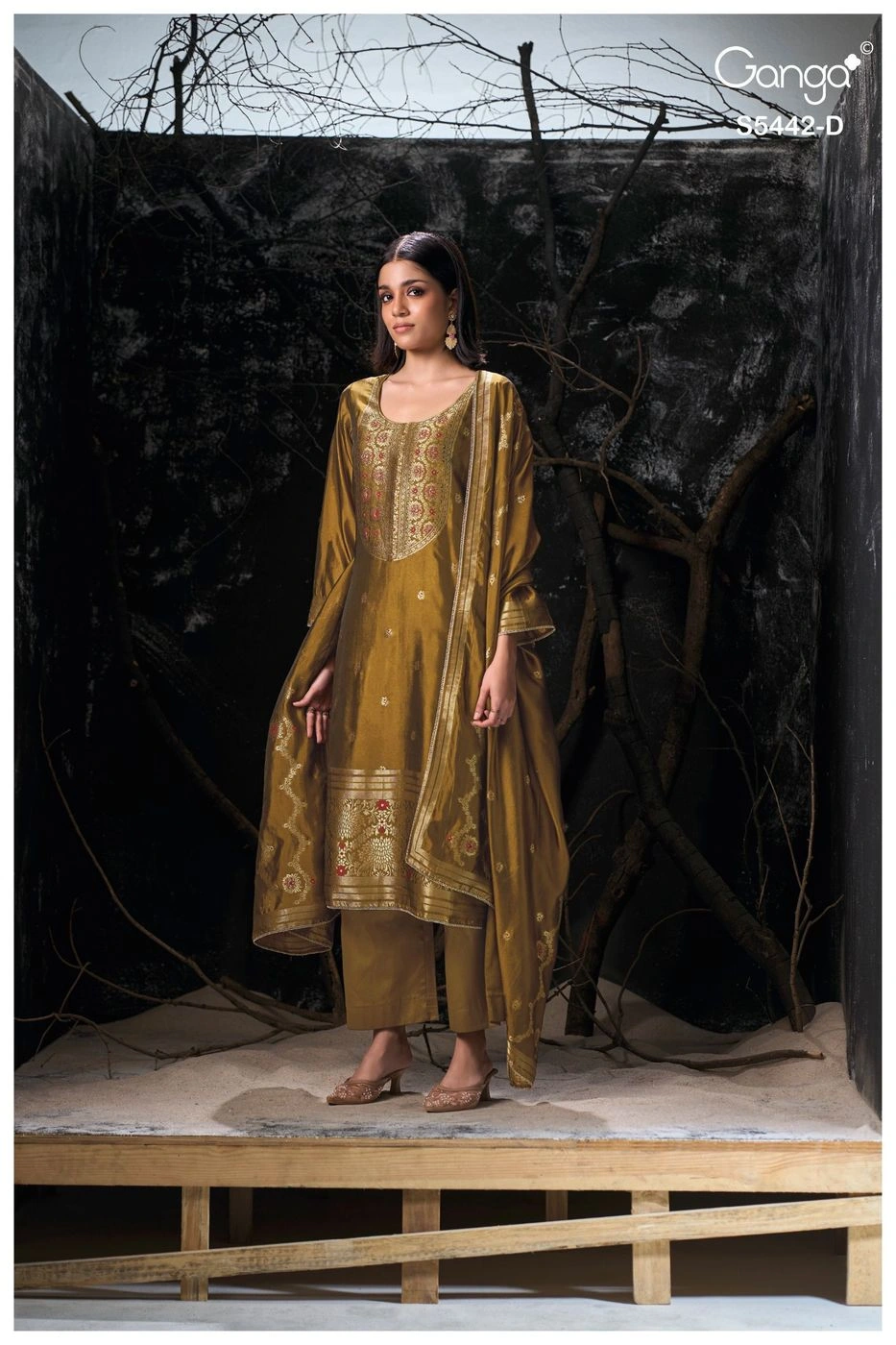 Ganga-Eviara
S5442(Rs.2165 per piece: total 4 piece) 7