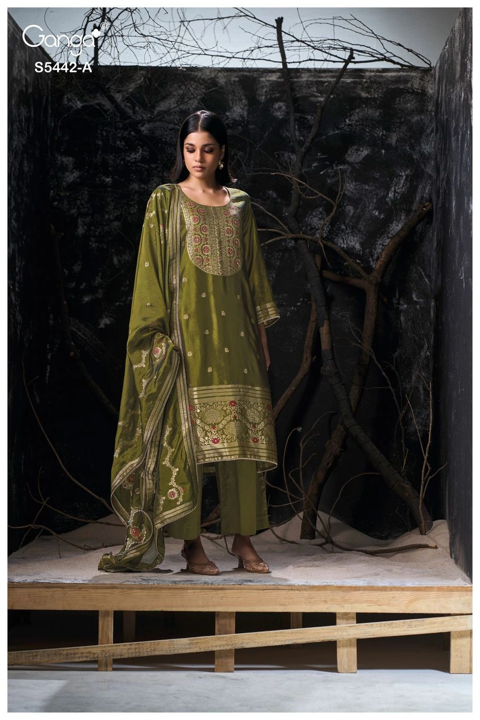 Ganga-Eviara
S5442(Rs.2165 per piece: total 4 piece) 9