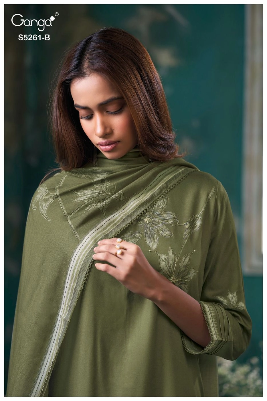 Ganga-Simisha
S5261(Rs.1675 per piece: total 4 piece) 3