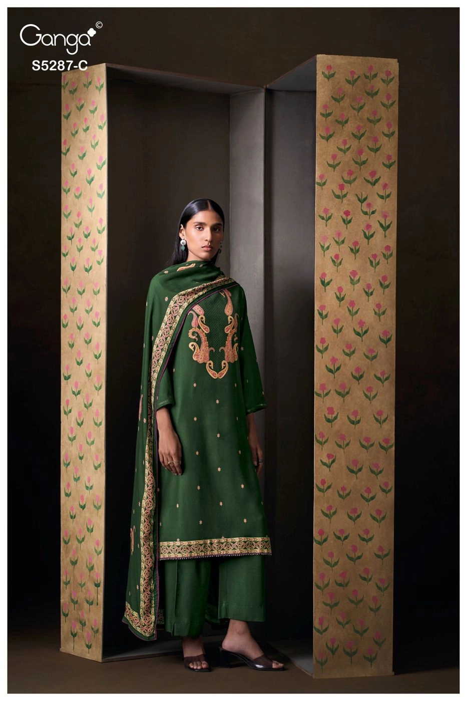 Ganga-Haelia
S5287(Rs.1675 per piece: total 4 piece) 8