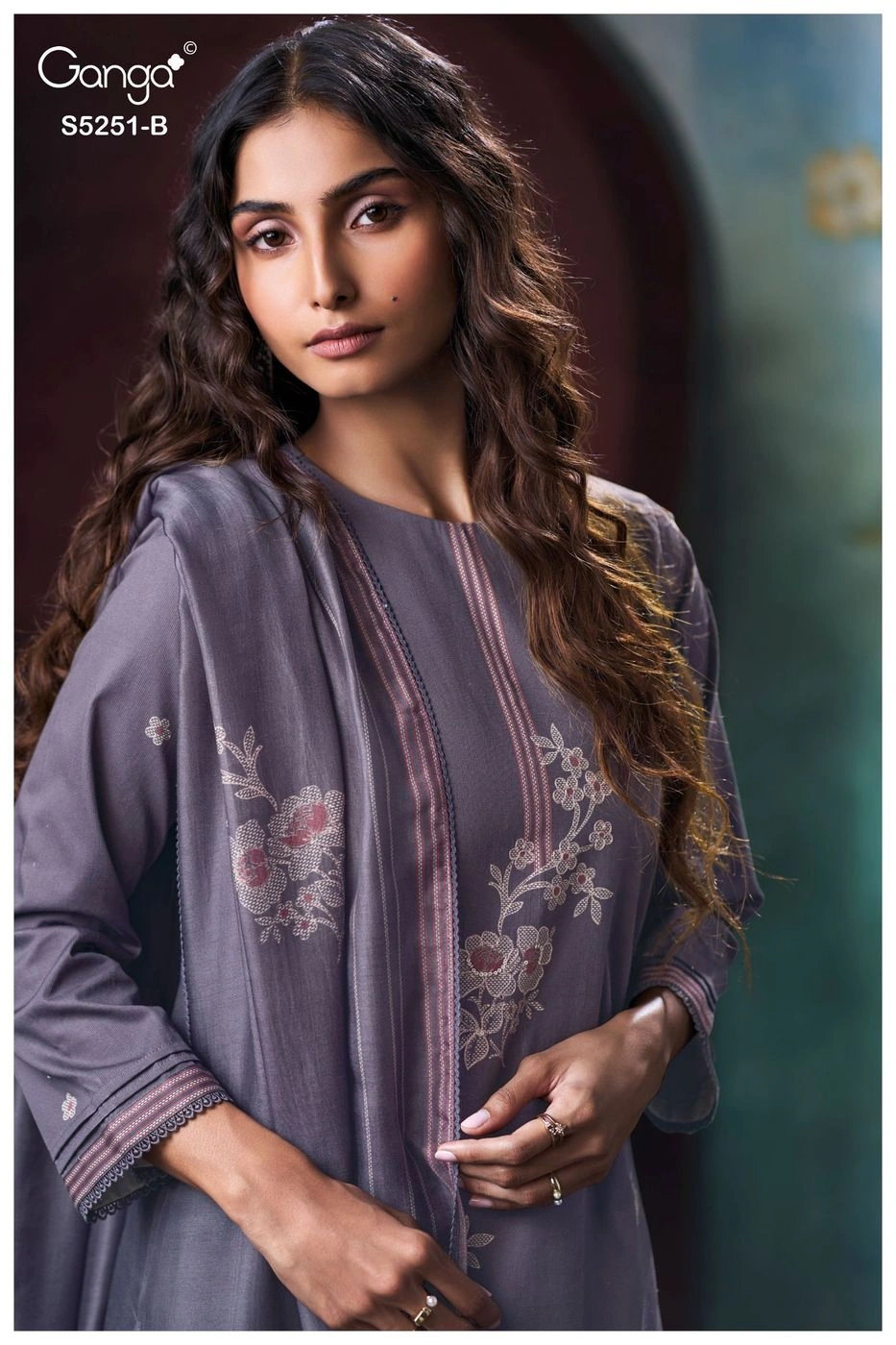 Ganga-Jeshika
S5251(Rs.1930 per piece: total 4 piece) 8