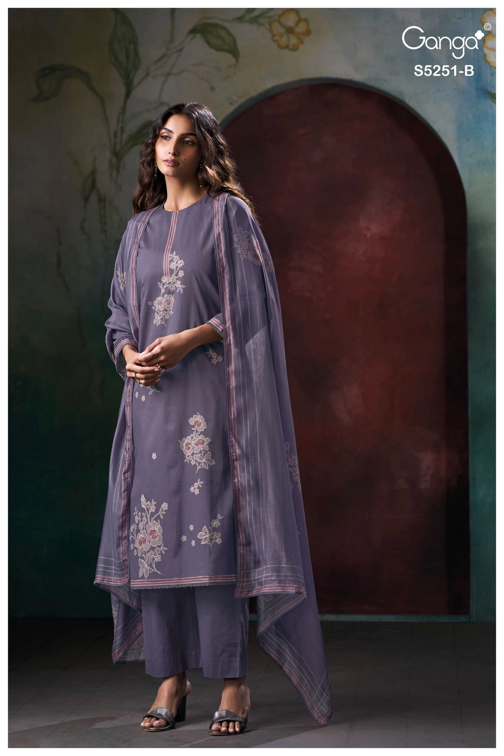 Ganga-Jeshika
S5251(Rs.1930 per piece: total 4 piece) 9