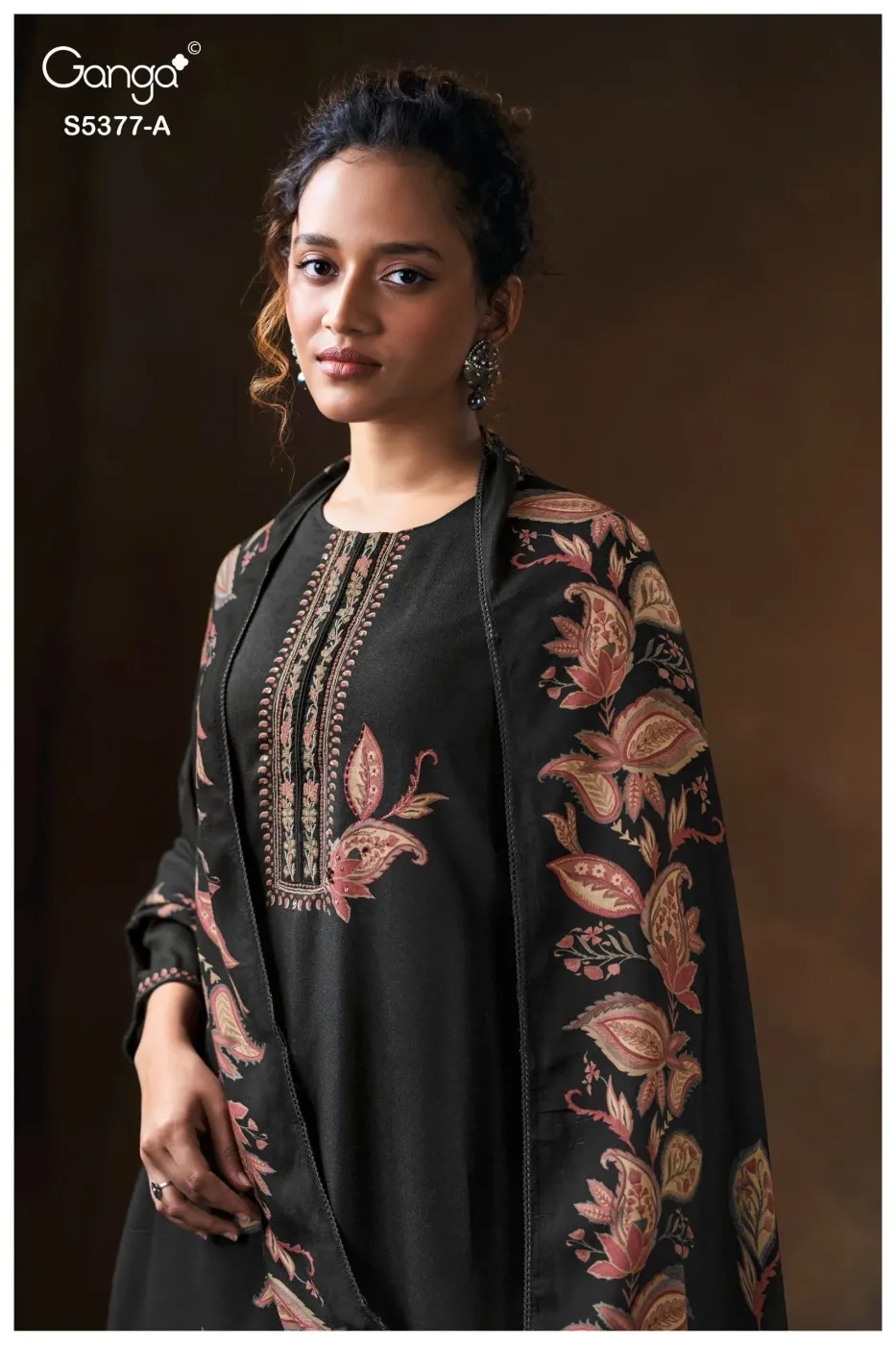 Ganga-Eloisna
S5377(Rs.1695 per piece: total 4 piece) 4