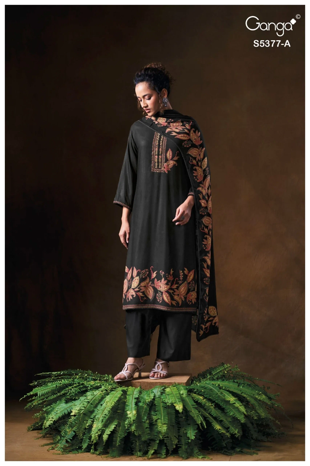 Ganga-Eloisna
S5377(Rs.1695 per piece: total 4 piece) 5