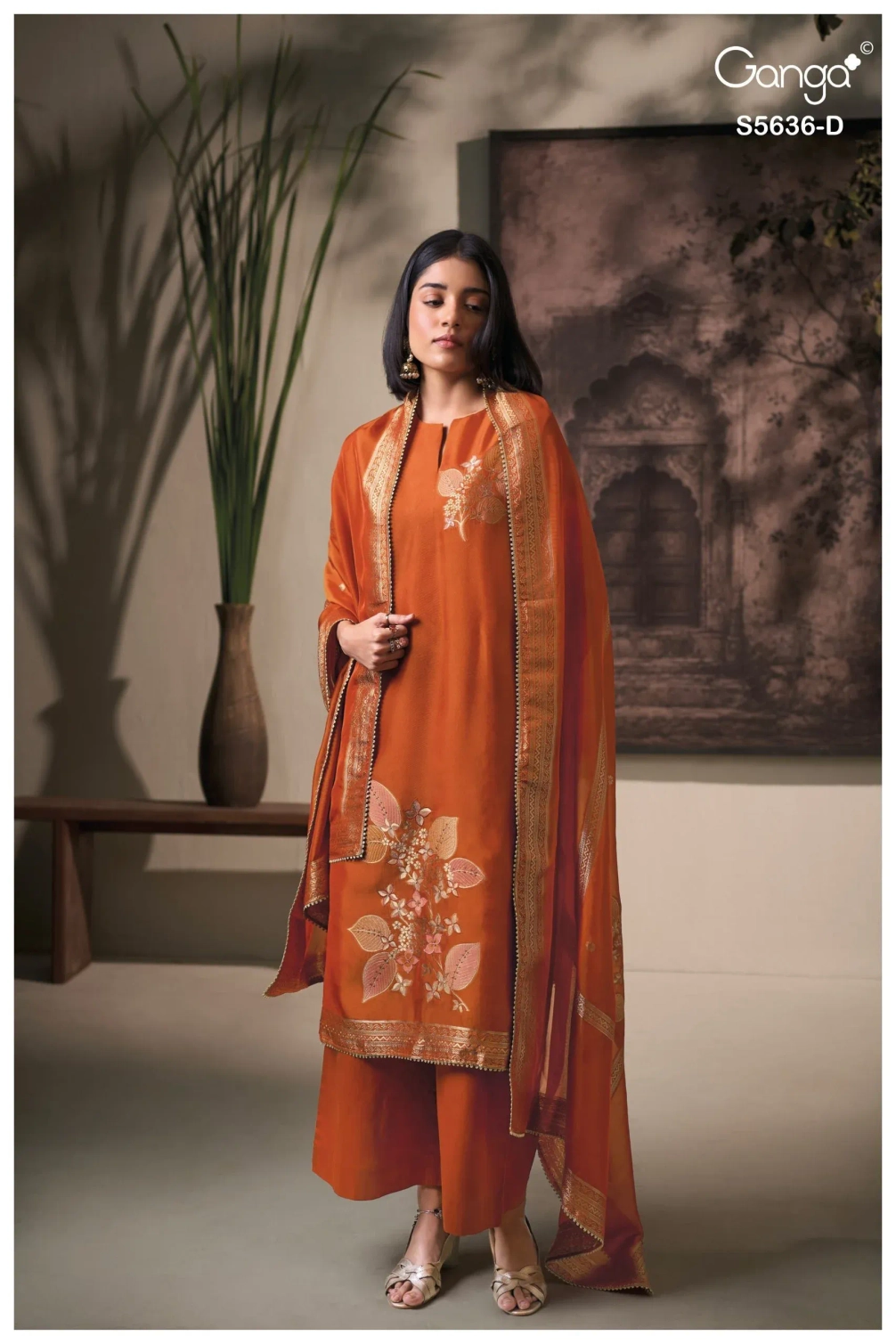 Ganga-Ankita
S5636(Rs.2280 per piece: total 4 piece) 2
