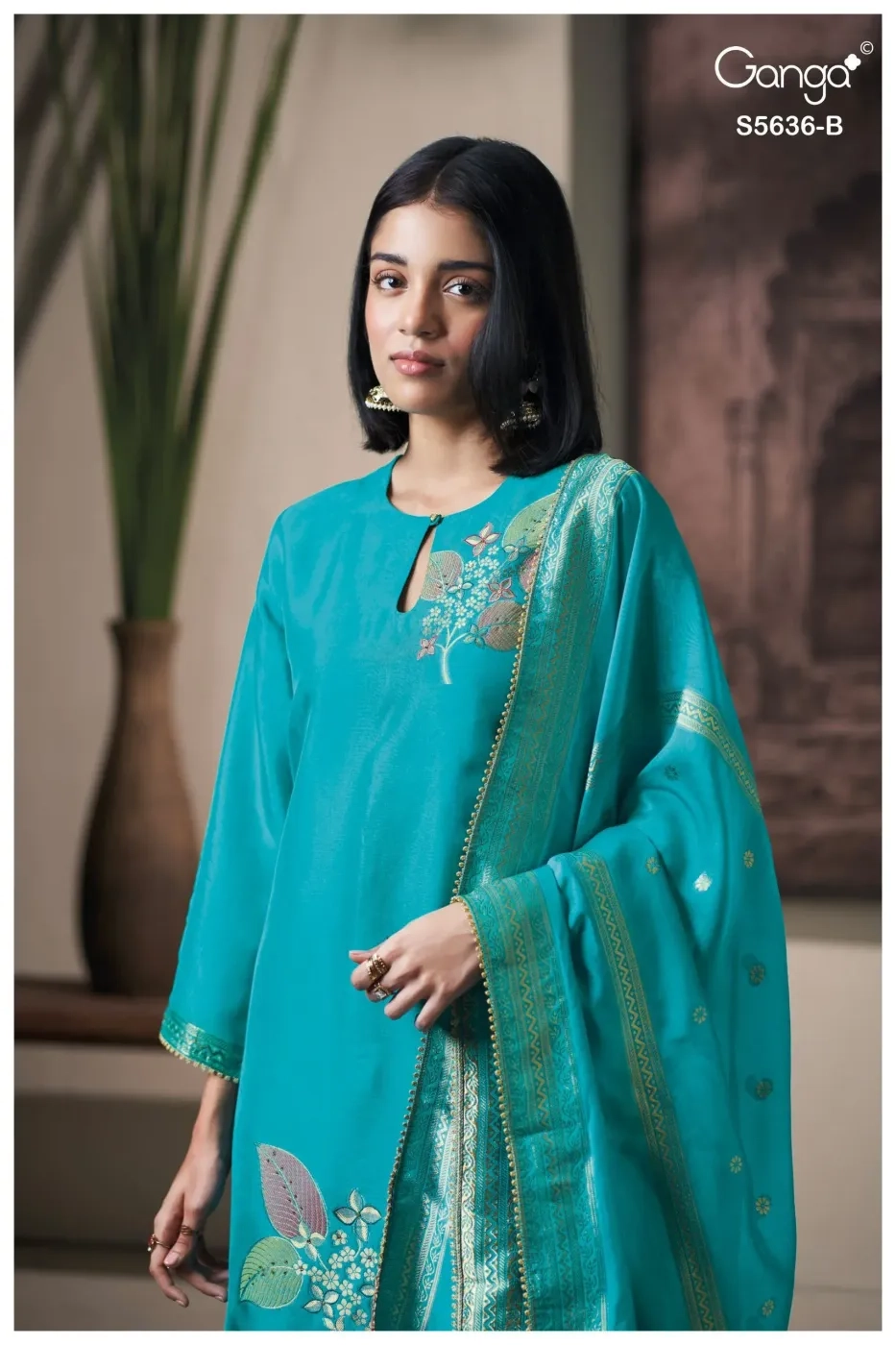 Ganga-Ankita
S5636(Rs.2280 per piece: total 4 piece) 3