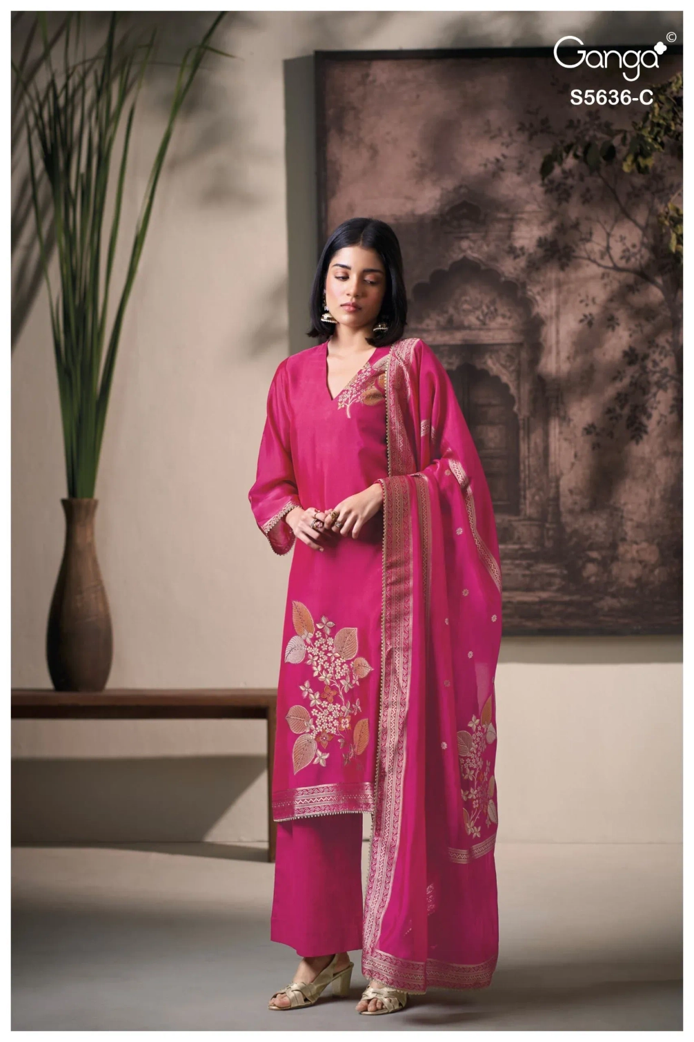 Ganga-Ankita
S5636(Rs.2280 per piece: total 4 piece) 9