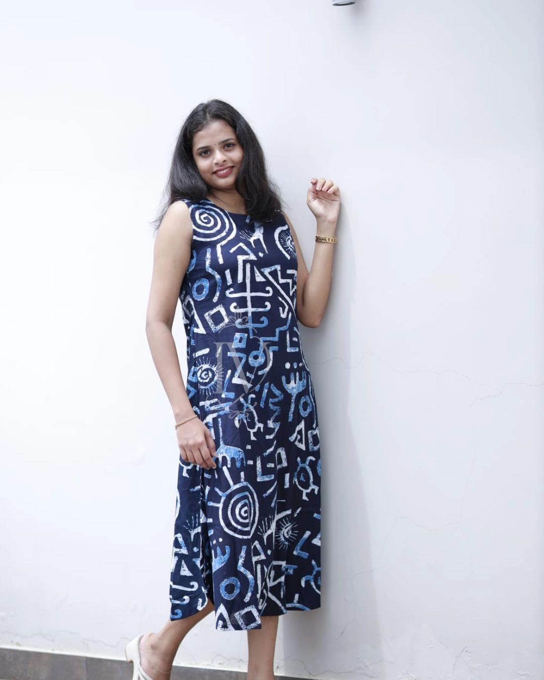 Timeless Elegant Indigo Print Dress 2