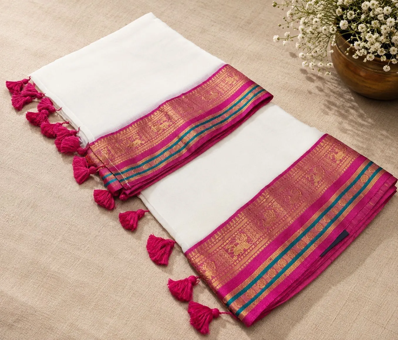 Trending Mul Cotton Saree – White & Magenta 1