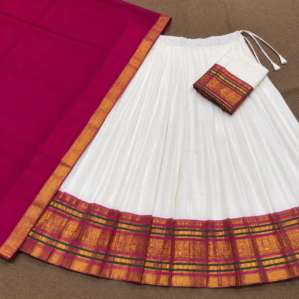 Kaveri Magenta & White Mul Cotton Davani