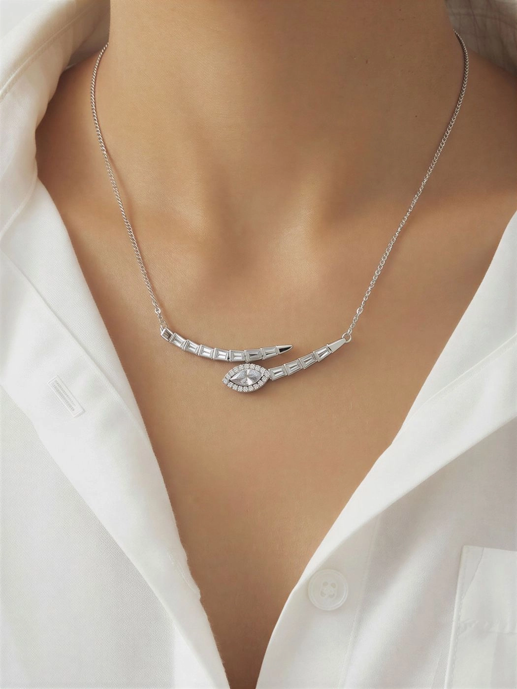 CLEO SILHOUETTE NECKLACE 2