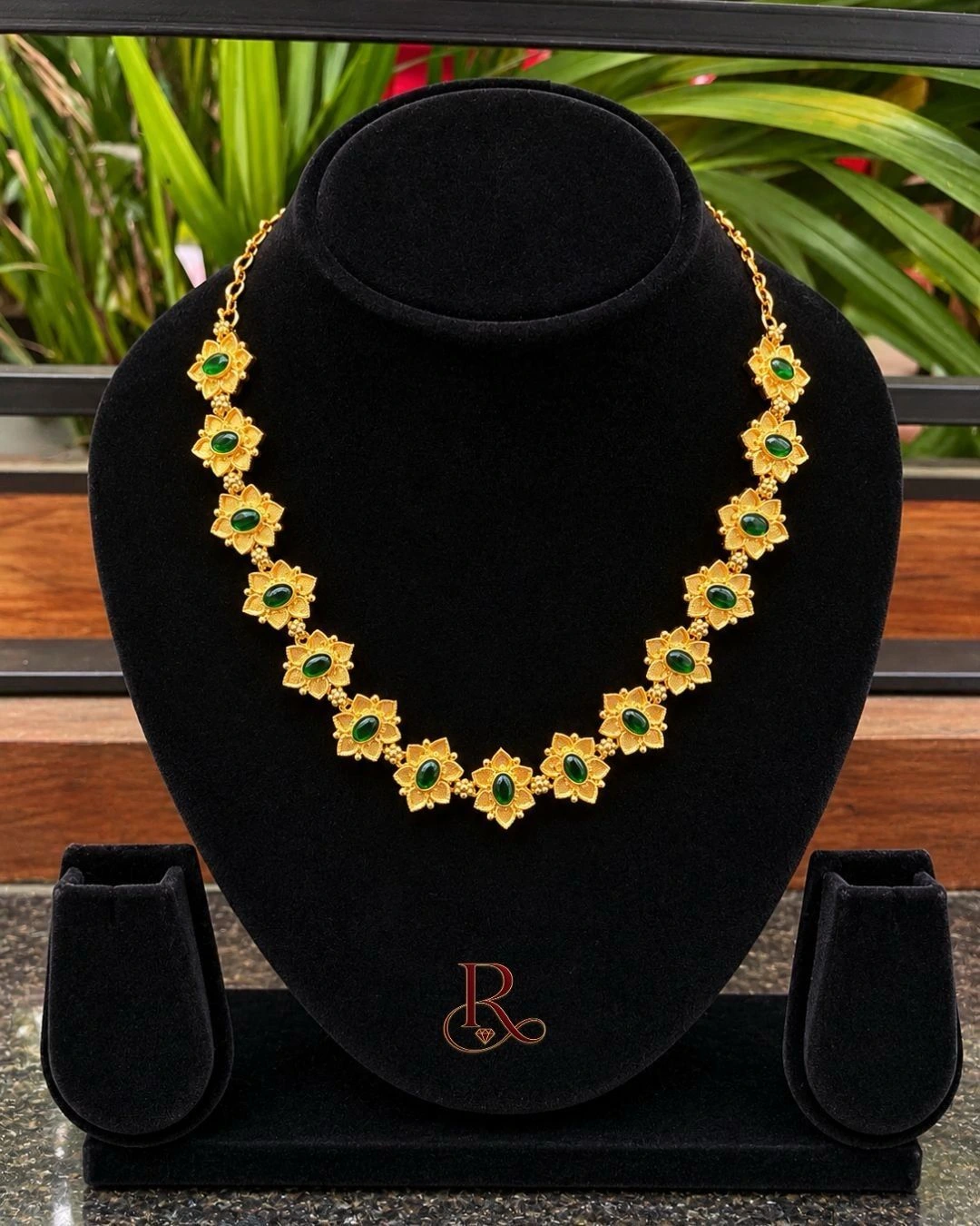 Rêve Royale Floral Kemp Necklace- 18K Gold Plated Floral Motif Kemp Stone Choker Necklace-Emerald Green 2
