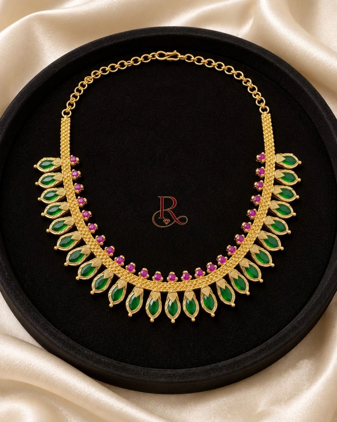 Emerald Nagapadam Elegance Necklace 1