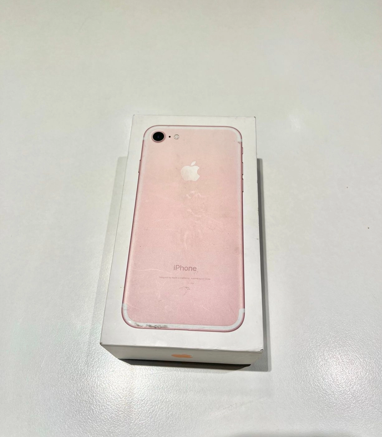 iPhone 7 (32gb)- Rose gold 2