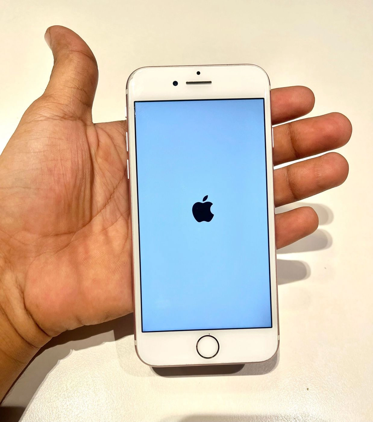 iPhone 7 (32gb)- Rose gold 3