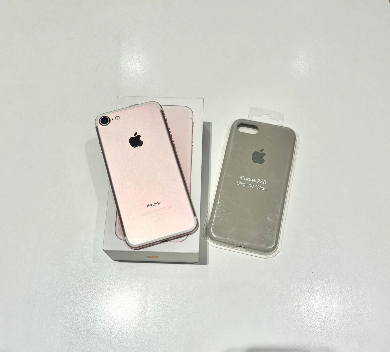 iPhone 7 (32gb)- Rose gold 8